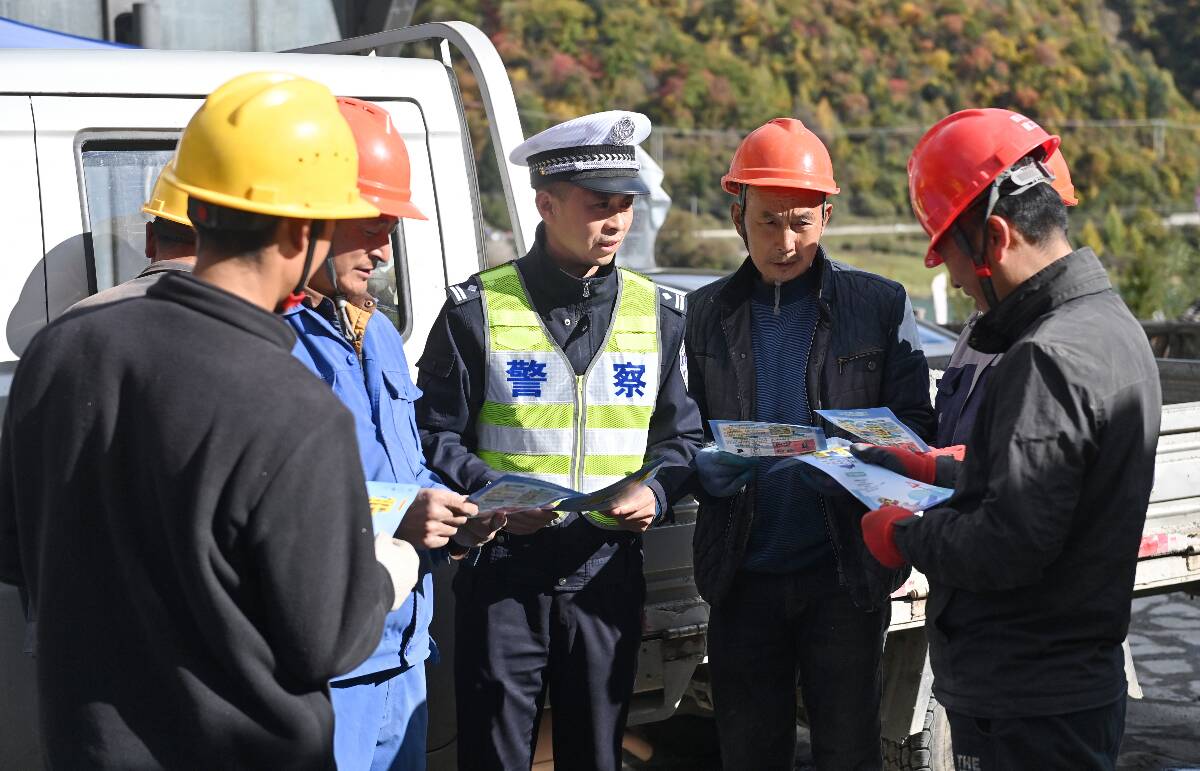 流動車管所 數(shù)據(jù)服務(wù)進(jìn)山區(qū)，便民利民暖人心